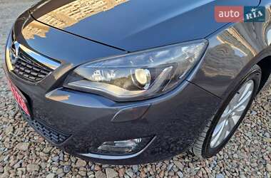 Универсал Opel Astra 2012 в 