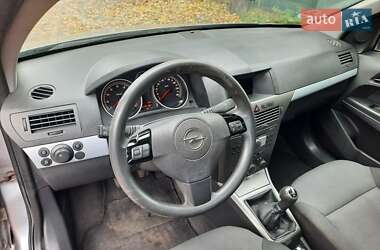 Универсал Opel Astra 2006 в  фото 40 Универсал Opel Astra 2006 в