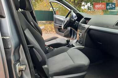 Универсал Opel Astra 2006 в  фото 50 Универсал Opel Astra 2006 в