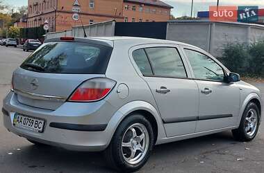 Хэтчбек Opel Astra 2006 в 