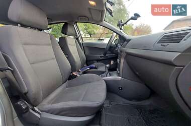 Хэтчбек Opel Astra 2006 в 