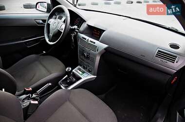 Хетчбек Opel Astra 2009 в 