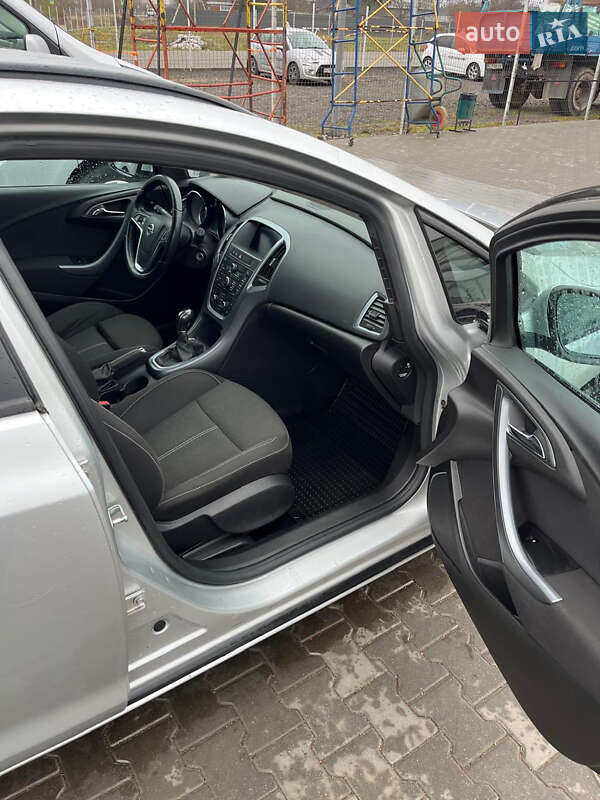 Универсал Opel Astra 2012 в Киеве