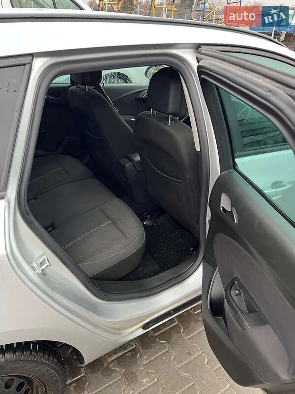 Универсал Opel Astra 2012 в Киеве