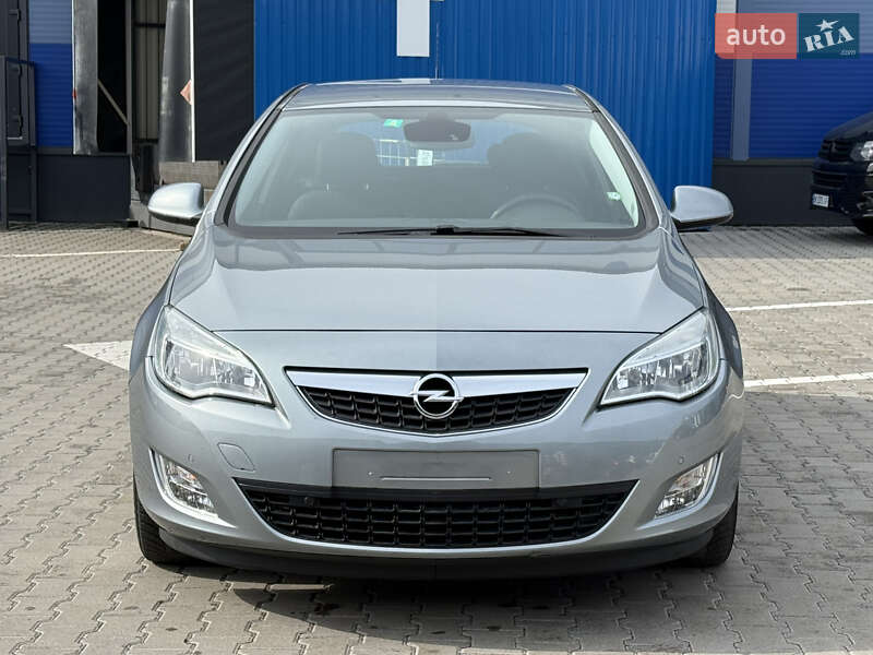 Хетчбек Opel Astra 2011 в Рівному