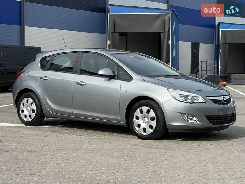 Хетчбек Opel Astra 2011 в Рівному