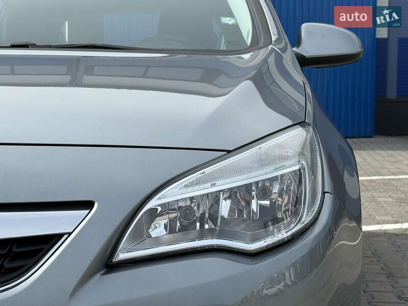 Хетчбек Opel Astra 2011 в Рівному