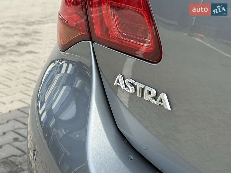 Хетчбек Opel Astra 2011 в Рівному