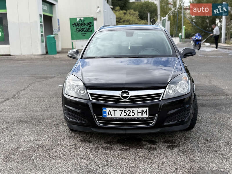 Универсал Opel Astra 2010 в Косове
