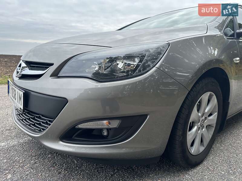 Седан Opel Astra 2015 в Ржищеве фото 2 Седан Opel Astra 2015 в Ржищеве