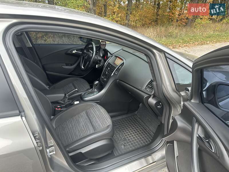 Седан Opel Astra 2015 в Ржищеве фото 14 Седан Opel Astra 2015 в Ржищеве