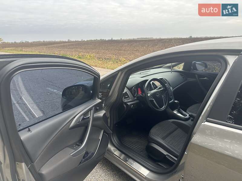 Седан Opel Astra 2015 в Ржищеве фото 17 Седан Opel Astra 2015 в Ржищеве