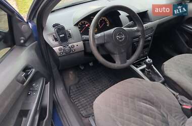 Хетчбек Opel Astra 2006 в 