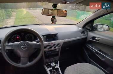 Хетчбек Opel Astra 2006 в 
