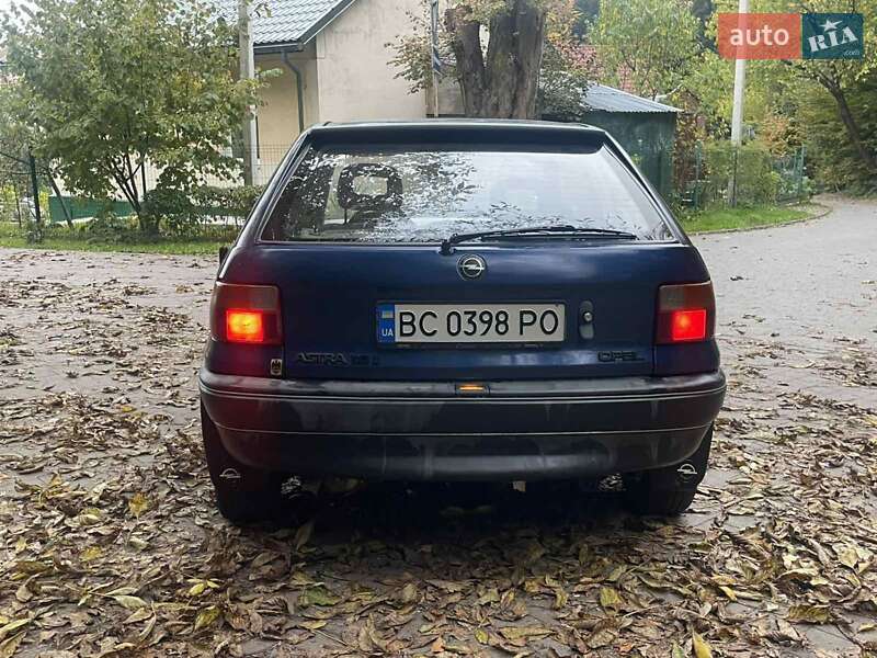 Хэтчбек Opel Astra 1993 в Львове