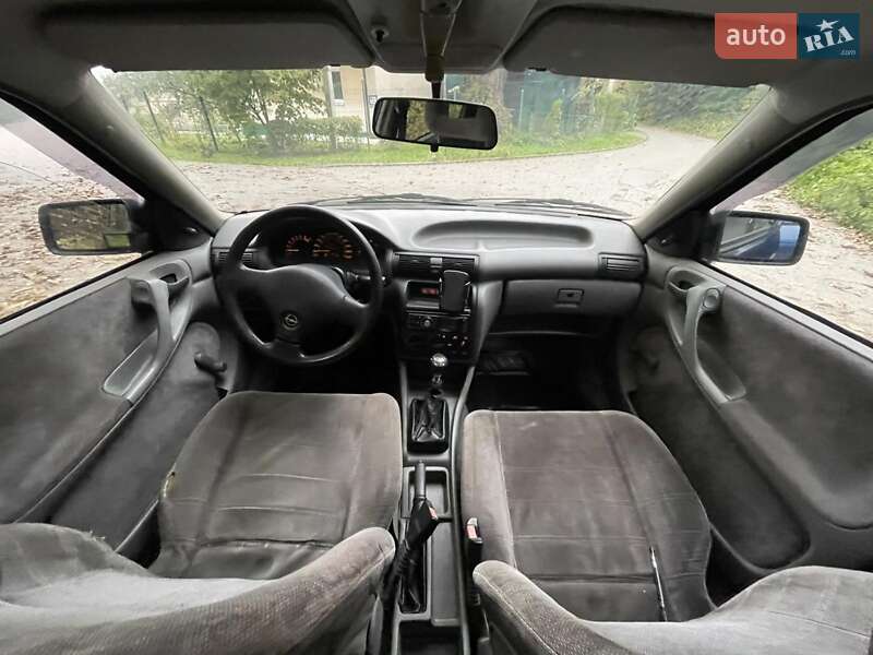 Хэтчбек Opel Astra 1993 в Львове