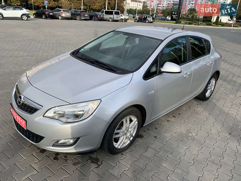 Хэтчбек Opel Astra 2011 в Луцке фото 2 Хэтчбек Opel Astra 2011 в Луцке