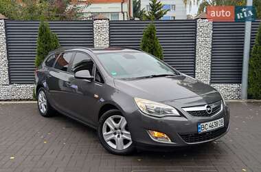 Універсал Opel Astra 2012 в Черкасах