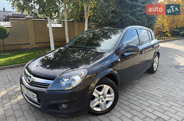 Хэтчбек Opel Astra 2012 в 