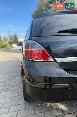 Хэтчбек Opel Astra 2012 в 
