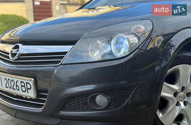 Хэтчбек Opel Astra 2012 в 