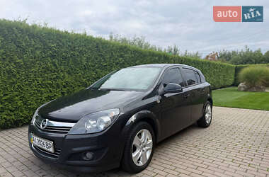 Хэтчбек Opel Astra 2012 в 