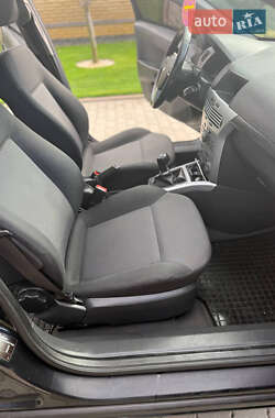 Хэтчбек Opel Astra 2012 в 