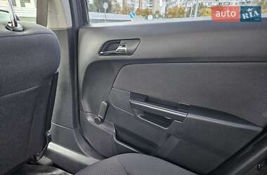 Седан Opel Astra 2012 в 