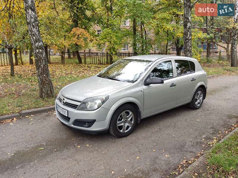 Хетчбек Opel Astra 2005 в 