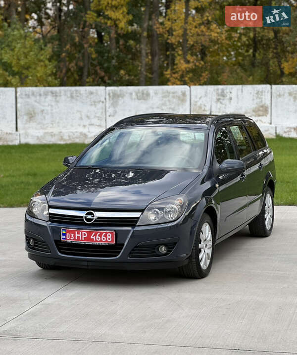 ヒュンダイ Toyota Innova Hycross ZX Review: Price, Features & Is It