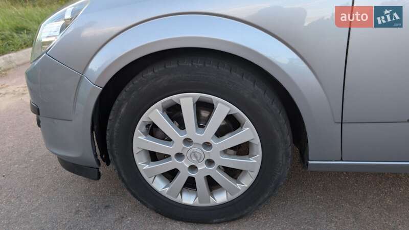 Универсал Opel Astra 2006 в Житомире