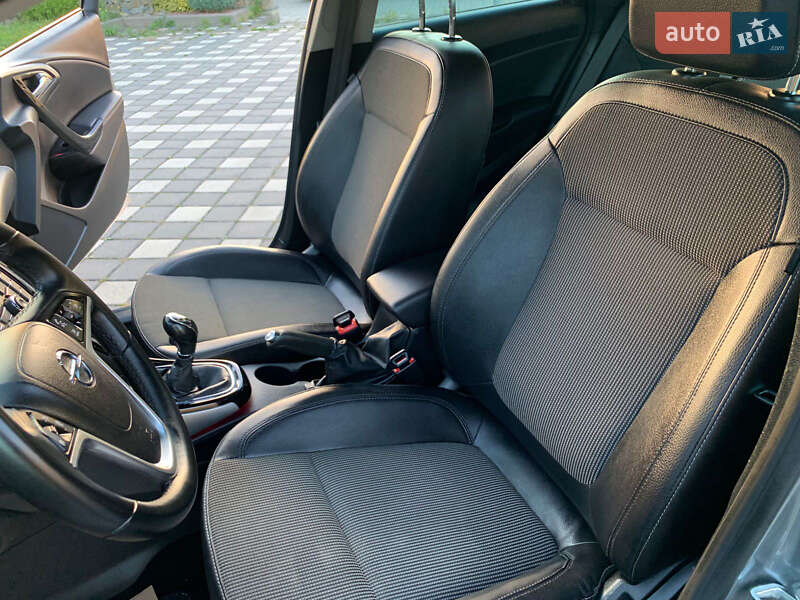 Универсал Opel Astra 2015 в Стрые