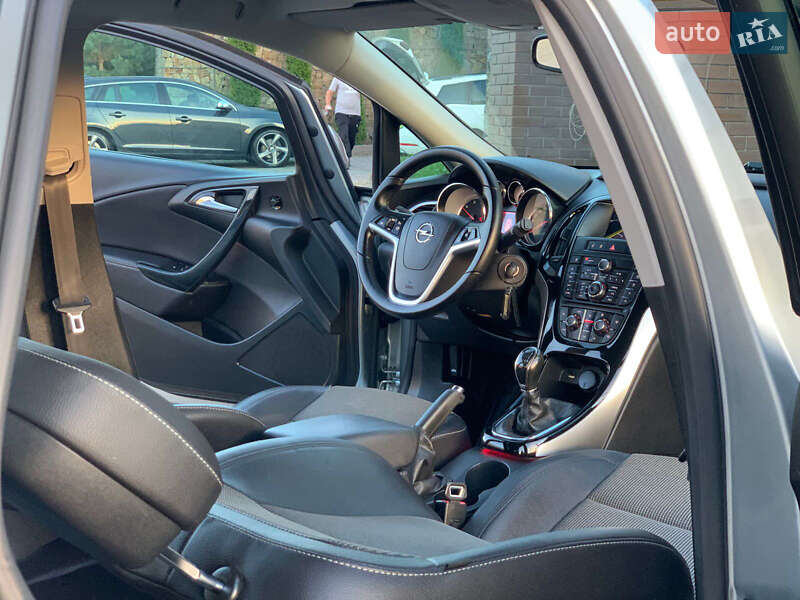 Универсал Opel Astra 2015 в Стрые
