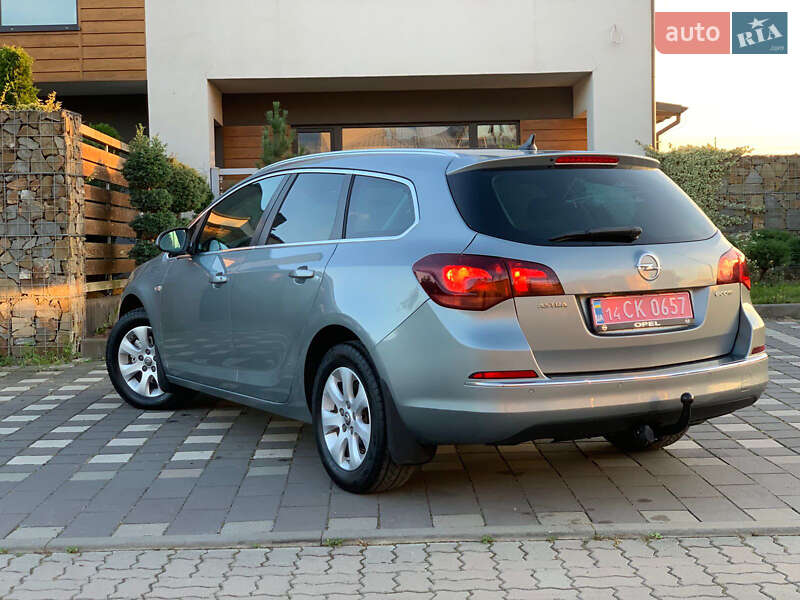 Универсал Opel Astra 2015 в Стрые