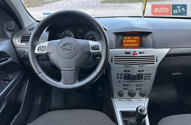 Универсал Opel Astra 2010 в 