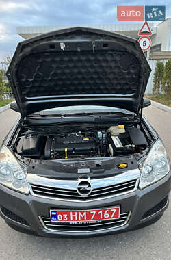 Универсал Opel Astra 2010 в 