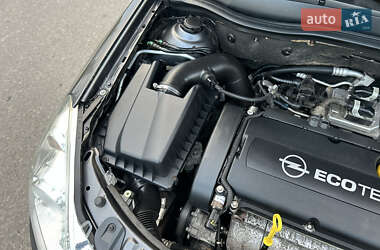 Универсал Opel Astra 2010 в 