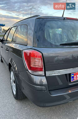 Универсал Opel Astra 2010 в 