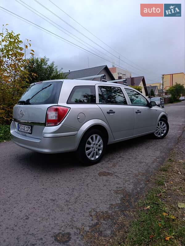 Универсал Opel Astra 2009 в Луцке