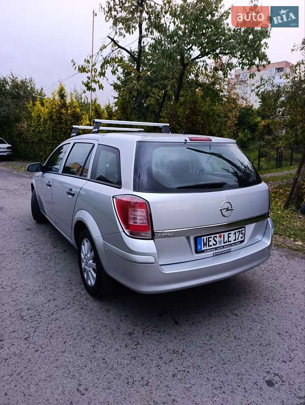 Универсал Opel Astra 2009 в Луцке