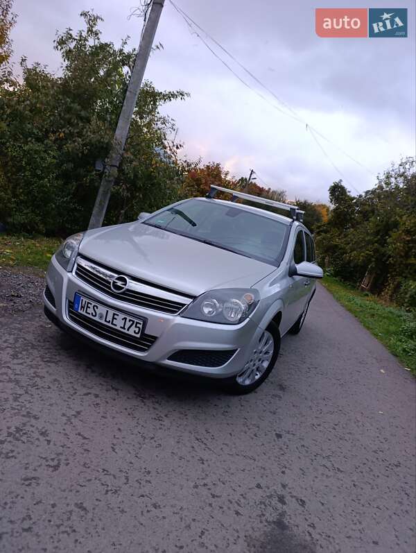 Универсал Opel Astra 2009 в Луцке