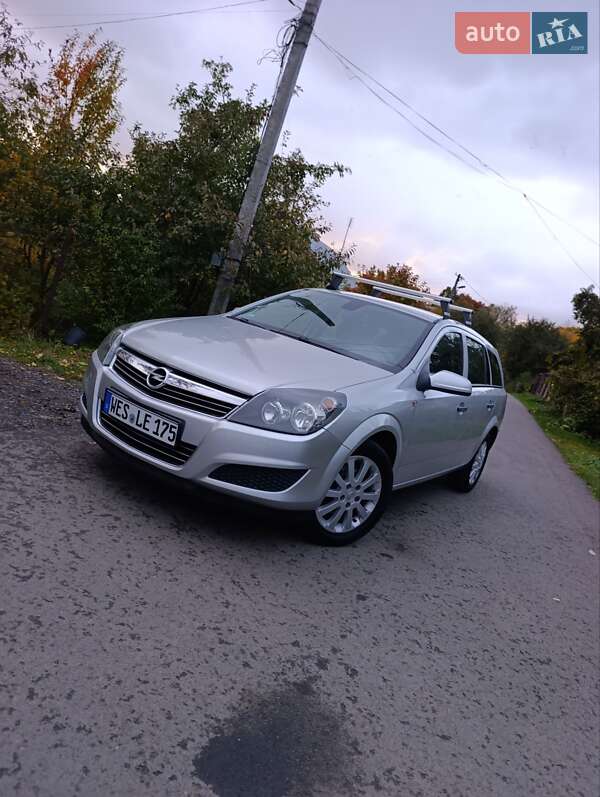 Универсал Opel Astra 2009 в Луцке