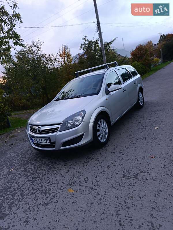 Универсал Opel Astra 2009 в Луцке