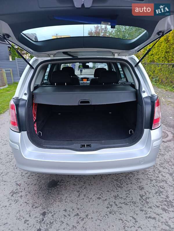 Универсал Opel Astra 2009 в Луцке