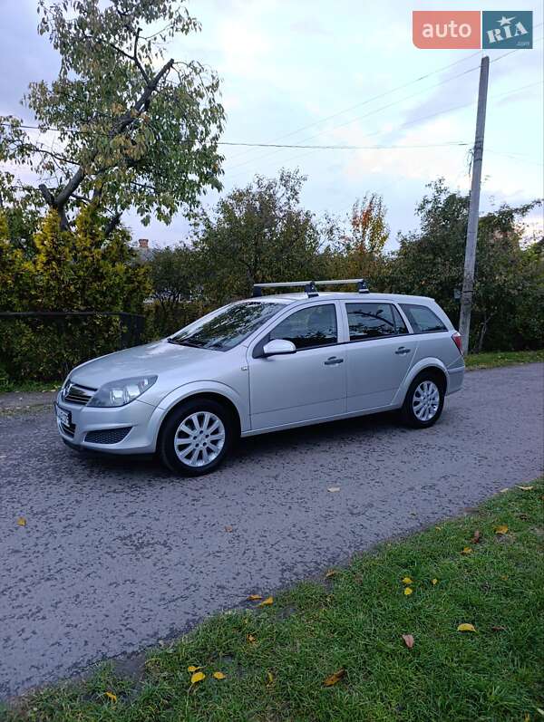 Универсал Opel Astra 2009 в Луцке