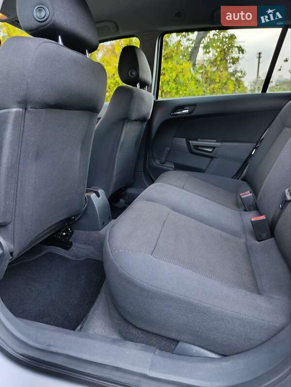 Универсал Opel Astra 2009 в Луцке