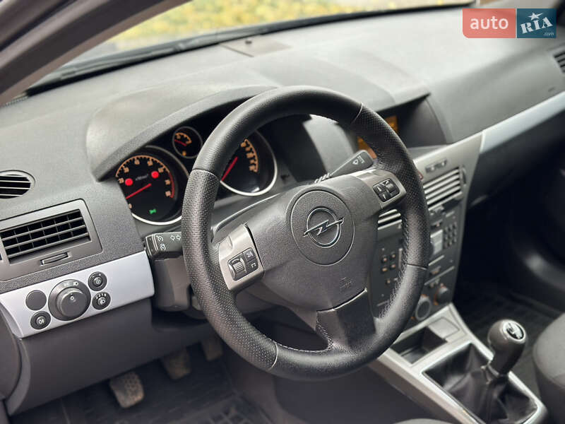 Хэтчбек Opel Astra 2006 в Ромнах фото 12 Хэтчбек Opel Astra 2006 в Ромнах