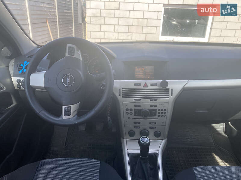 Седан Opel Astra 2008 в Первомайске
