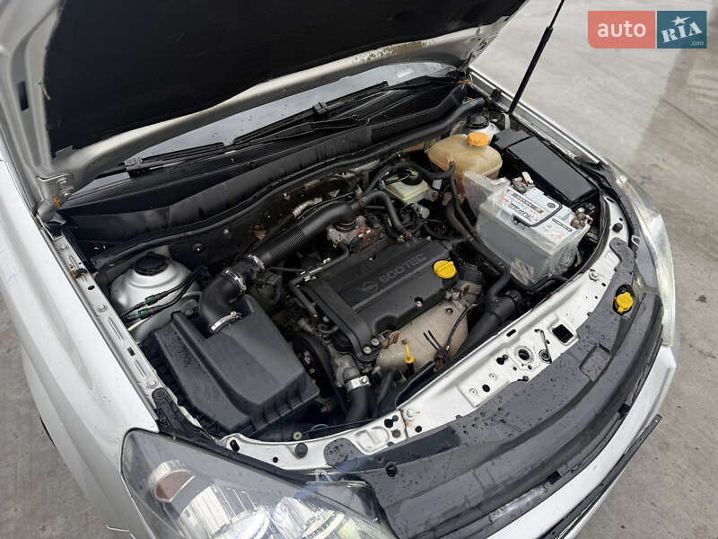 Хэтчбек Opel Astra 2004 в Новом Буге фото 10 Хэтчбек Opel Astra 2004 в Новом Буге