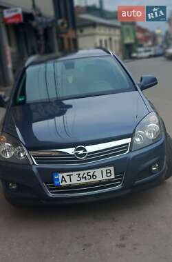 Універсал Opel Astra 2010 в Коломиї